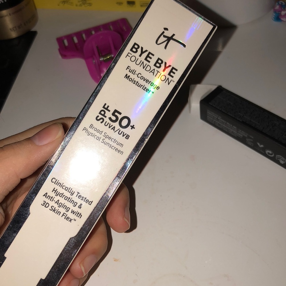 It Cosmetics Bye Bye Foundation in Light Medium